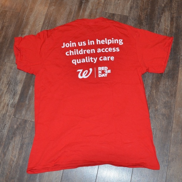 Walgreen Red T-Shirt - Picture 3 of 4